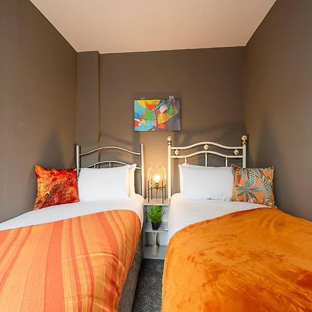Art-Filled Bohemian 1 Bedroom Apt 2 Beds Colourful Praise Inn Apartment Кингстон-апон-Халл Экстерьер фото