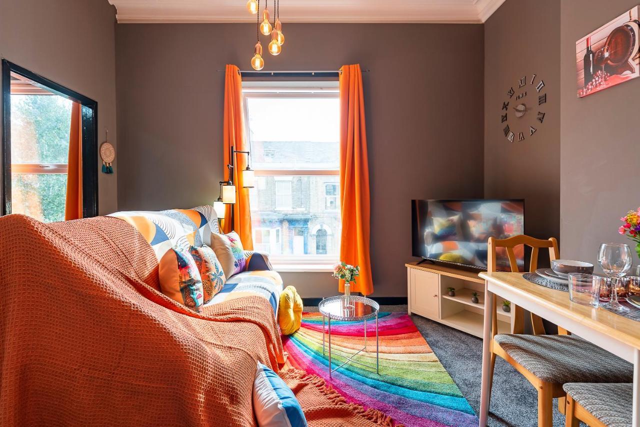 Art-Filled Bohemian 1 Bedroom Apt 2 Beds Colourful Praise Inn Apartment Кингстон-апон-Халл Экстерьер фото