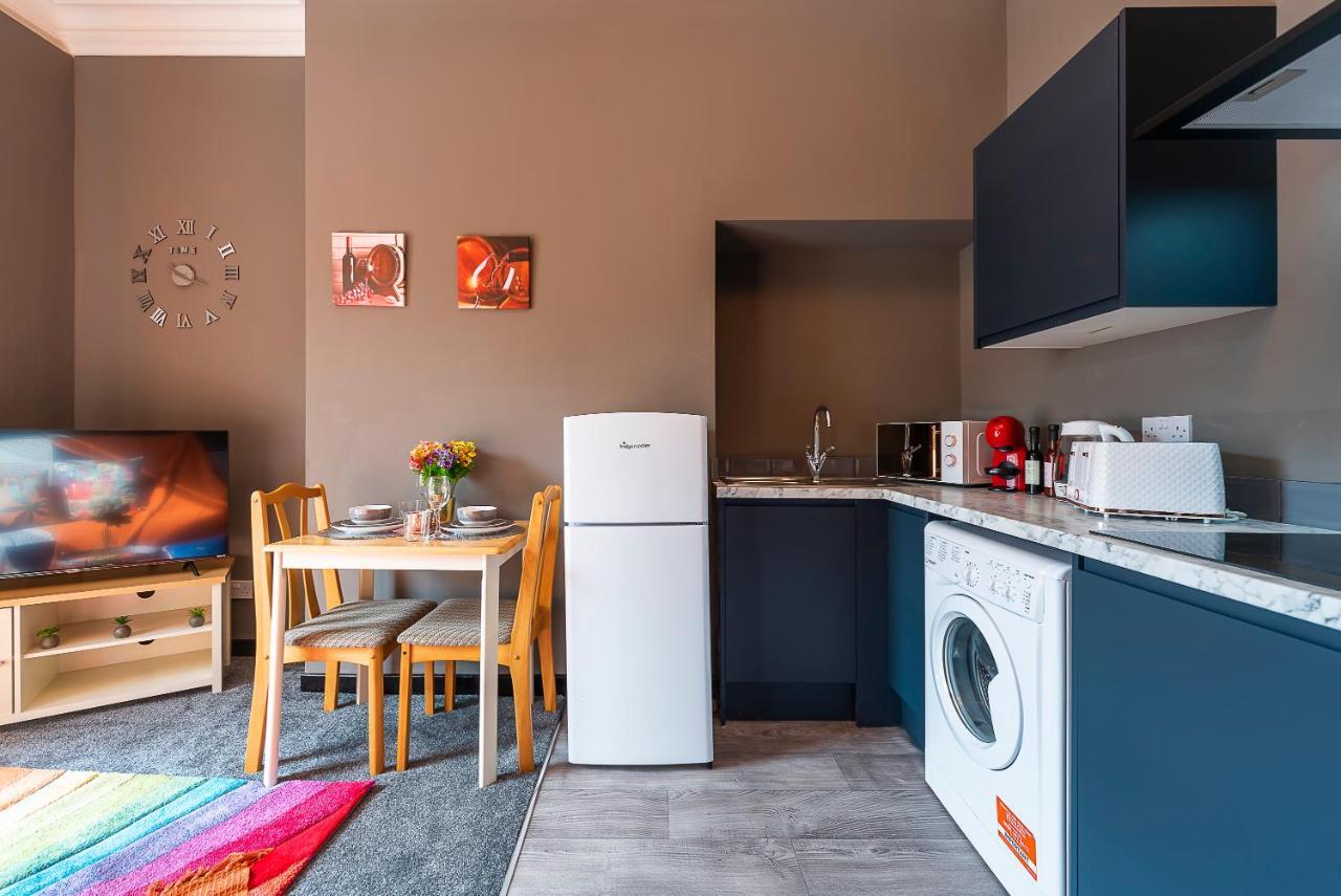 Art-Filled Bohemian 1 Bedroom Apt 2 Beds Colourful Praise Inn Apartment Кингстон-апон-Халл Экстерьер фото